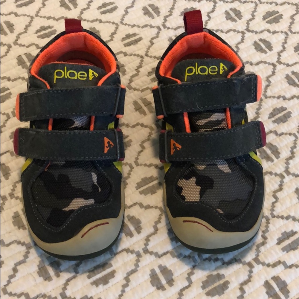 Camo Plae Shoes. - Size 10